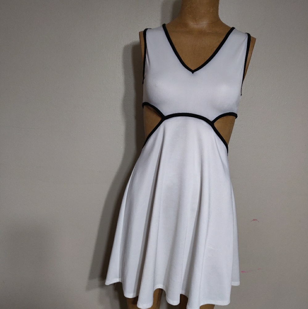 Dress - Picture 3 of 3